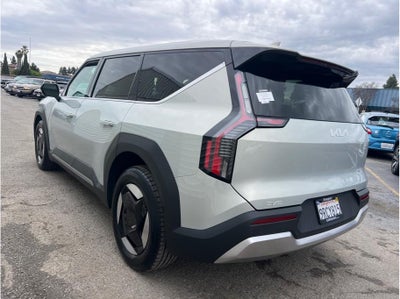 2024 Kia EV9 Light Long Range Sport Utility 4D