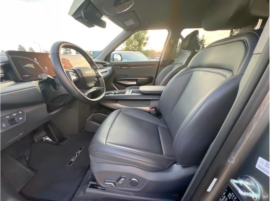 2024 Kia EV9 Light Long Range Sport Utility 4D