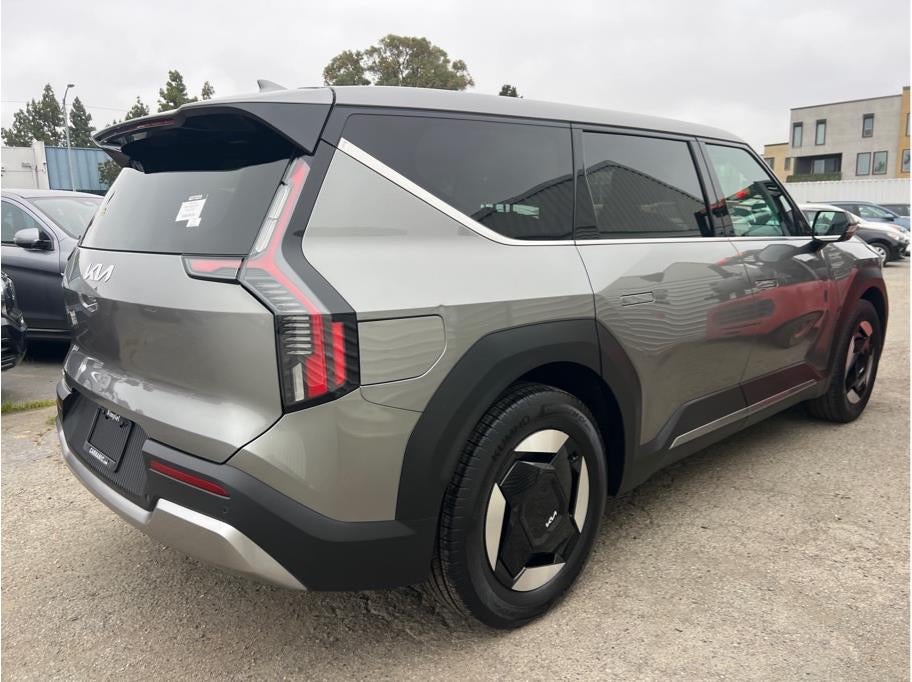 2024 Kia EV9 Light Long Range Sport Utility 4D