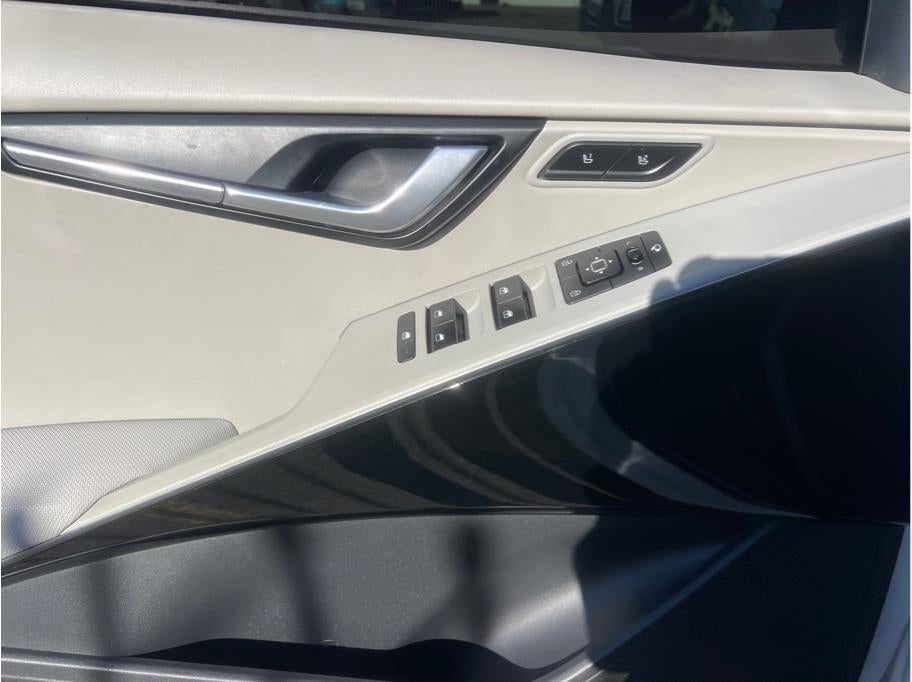 2023 Kia Niro EV Wave Wagon 4D