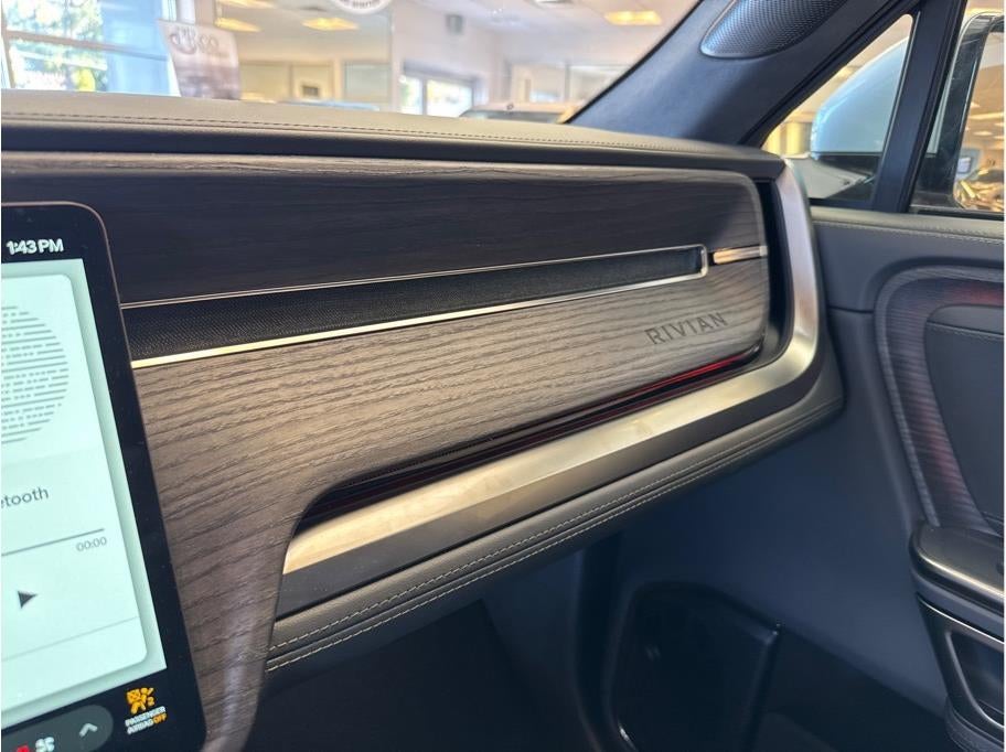 2024 Rivian R1S Dual Large Sport Utility 4D