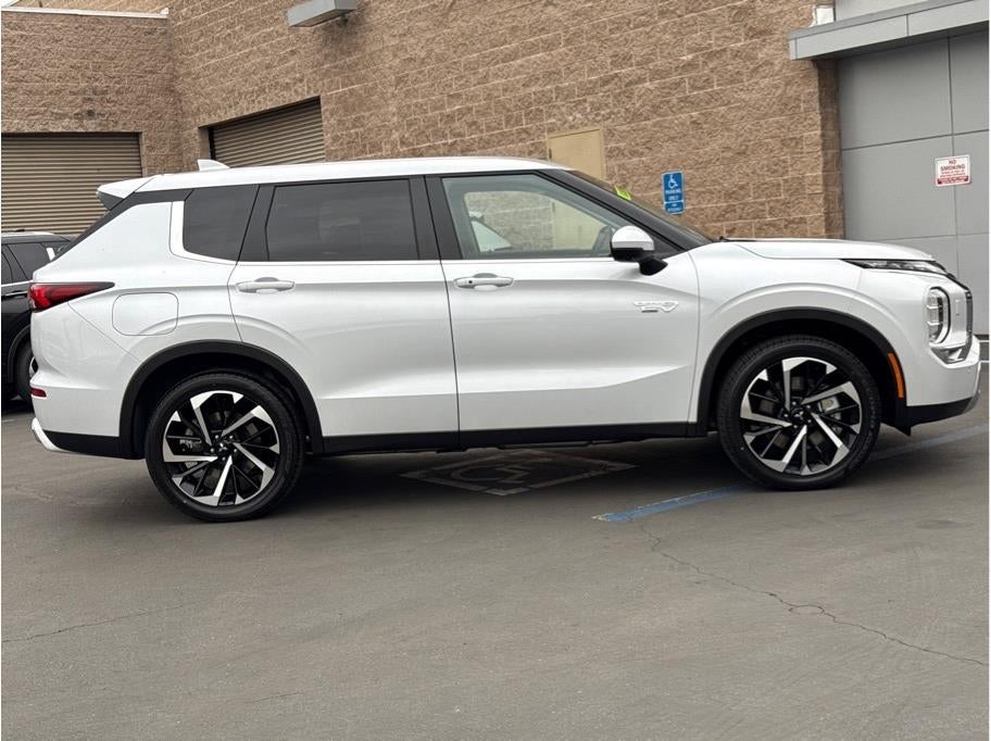 2025 Mitsubishi Outlander PHEV SE