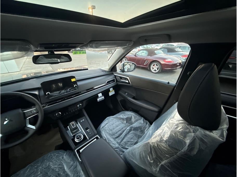 2025 Mitsubishi Outlander PHEV SE Tech Package