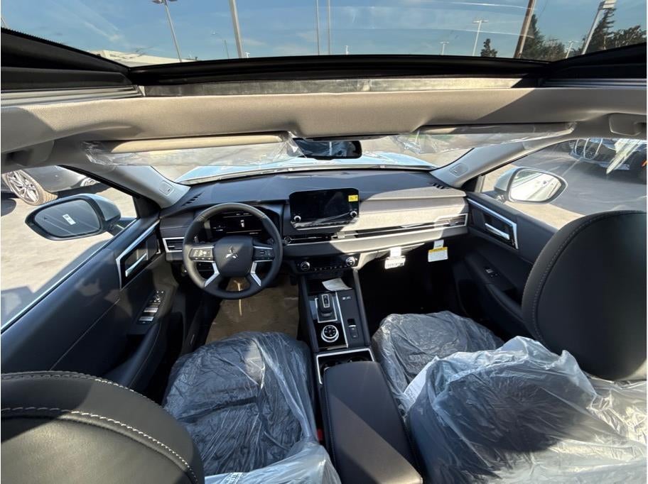 2025 Mitsubishi Outlander PHEV SE Tech Package