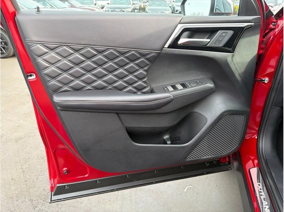 2025 Mitsubishi Outlander PHEV SEL