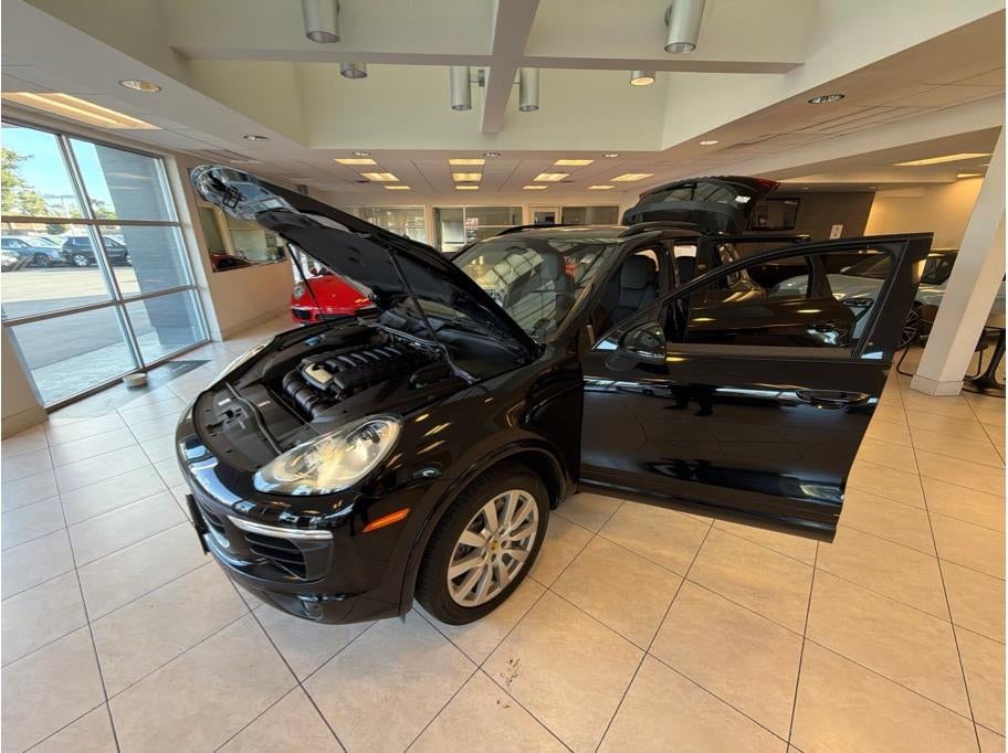 2017 Porsche Cayenne Platinum Edition Sport Utility 4D