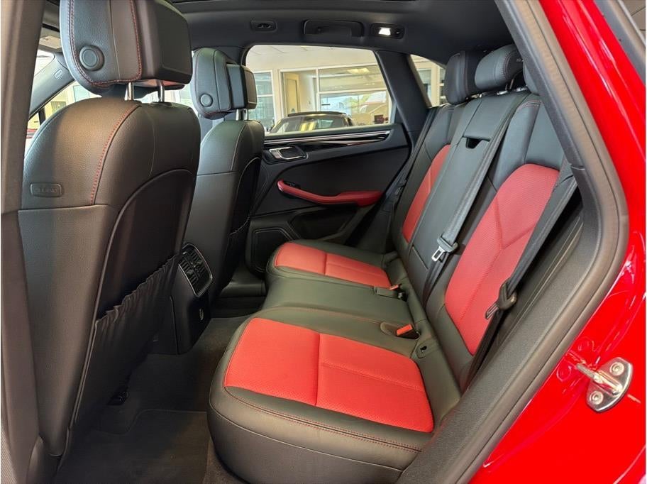 2019 Porsche Macan Sport Utility 4D