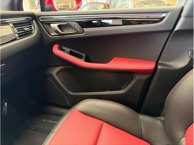 2019 Porsche Macan Sport Utility 4D