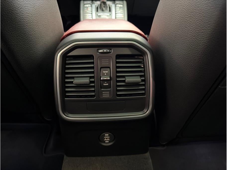 2019 Porsche Macan Sport Utility 4D