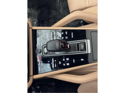 2022 Porsche Cayenne Platinum Edition Sport Utility 4D