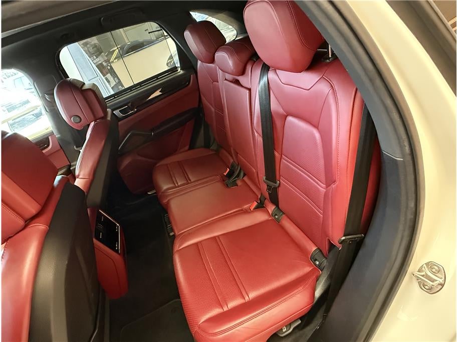 2022 Porsche Cayenne E-Hybrid Sport Utility 4D