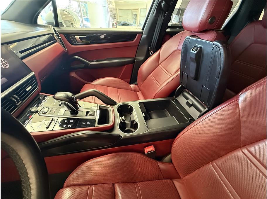 2022 Porsche Cayenne E-Hybrid Sport Utility 4D