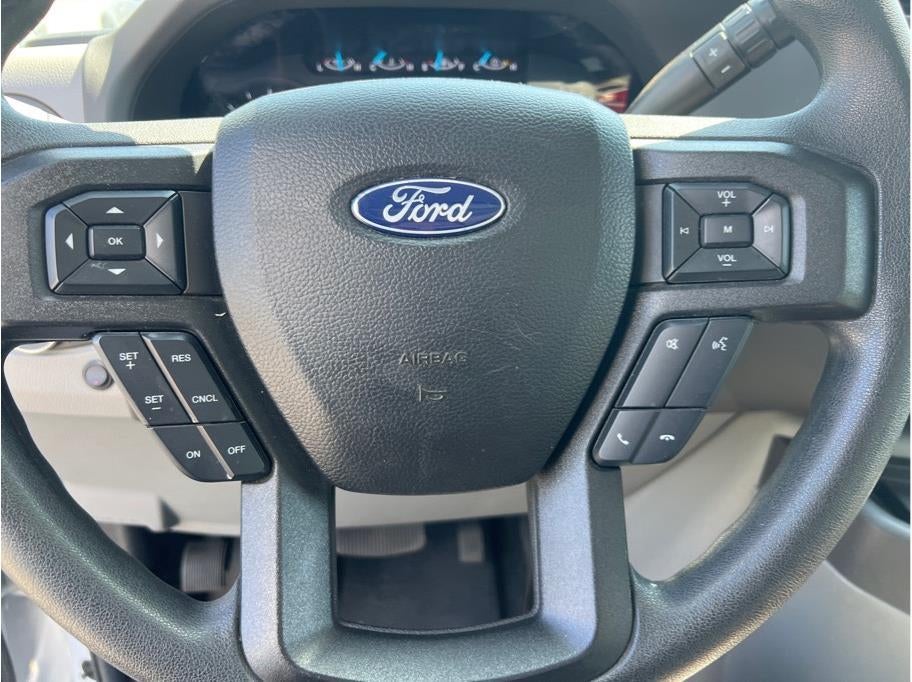 2023 Ford E450 Super Duty Cutaway Cutaway Van 2D