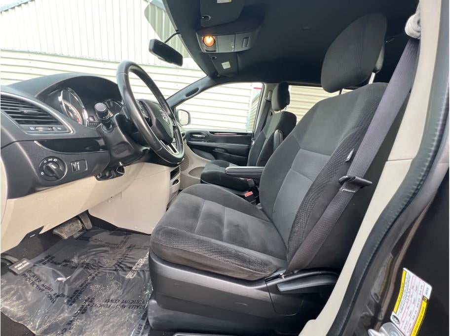 2016 Dodge Grand Caravan Passenger SE Plus Minivan 4D