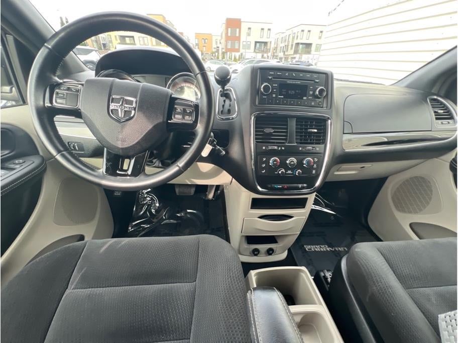 2016 Dodge Grand Caravan Passenger SE Plus Minivan 4D