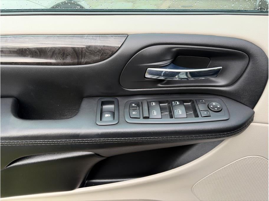 2017 Dodge Grand Caravan Passenger SE Minivan 4D