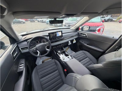 2025 Mitsubishi Outlander SE