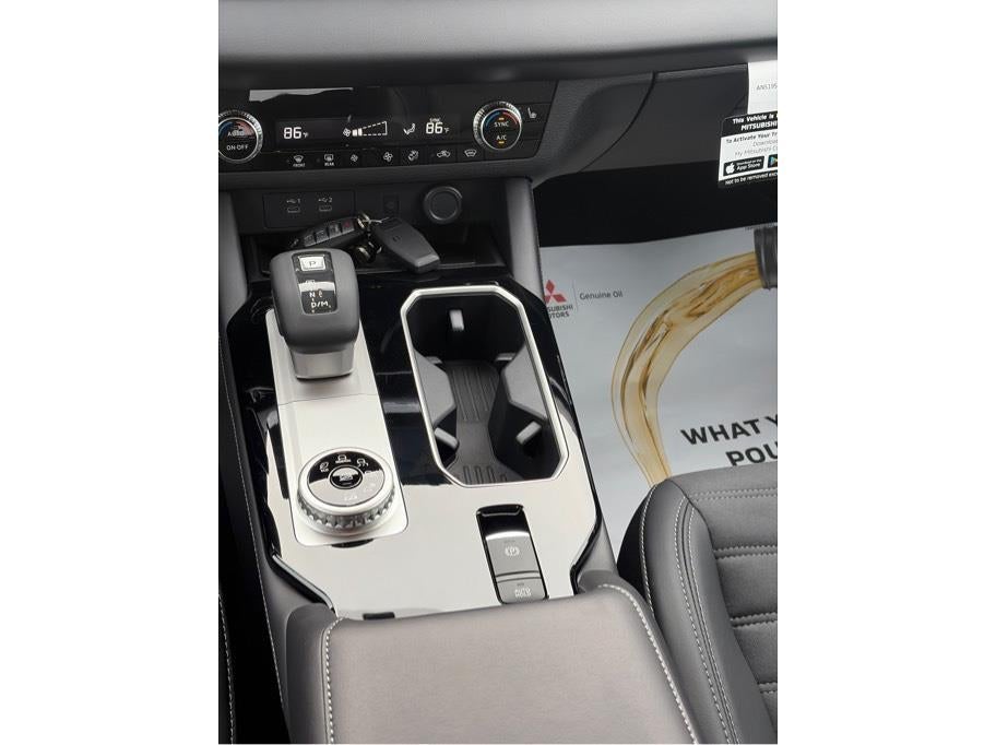 2025 Mitsubishi Outlander SE