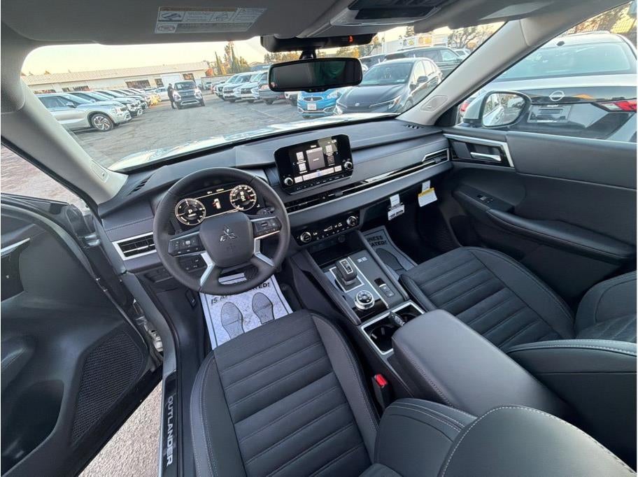 2025 Mitsubishi Outlander PHEV SE Tech Package