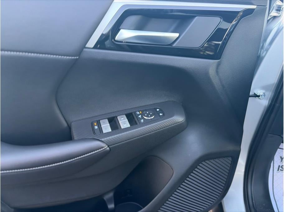 2025 Mitsubishi Outlander PHEV SE Tech Package