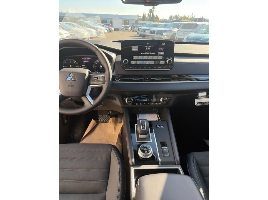 2025 Mitsubishi Outlander PHEV SE Tech Package