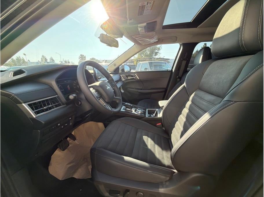 2025 Mitsubishi Outlander PHEV SE