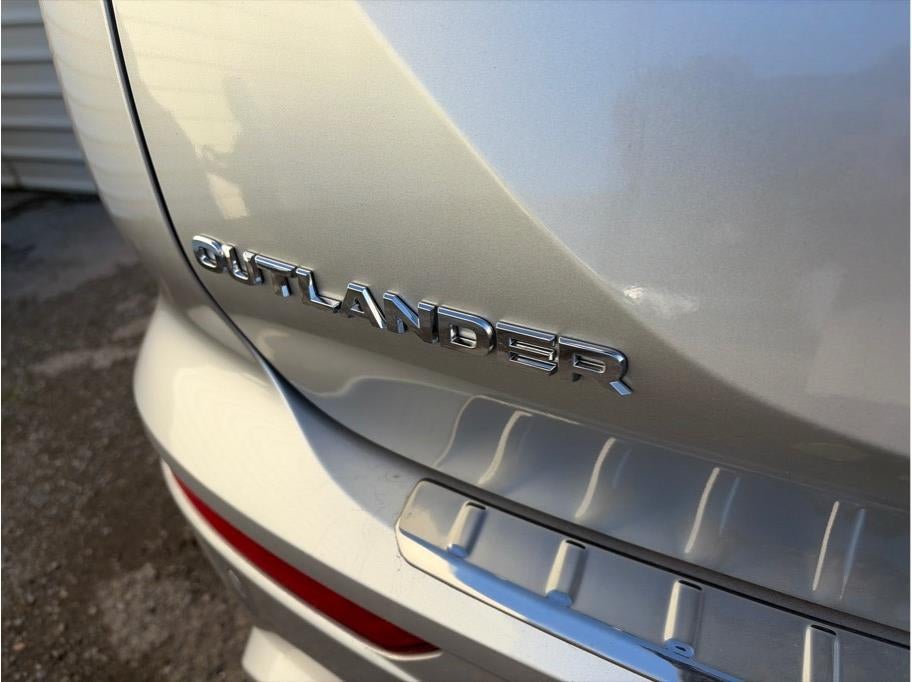 2025 Mitsubishi Outlander PHEV SEL