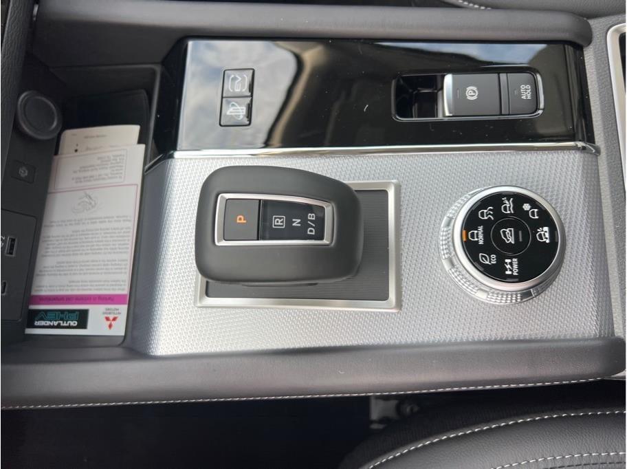 2025 Mitsubishi Outlander PHEV SEL