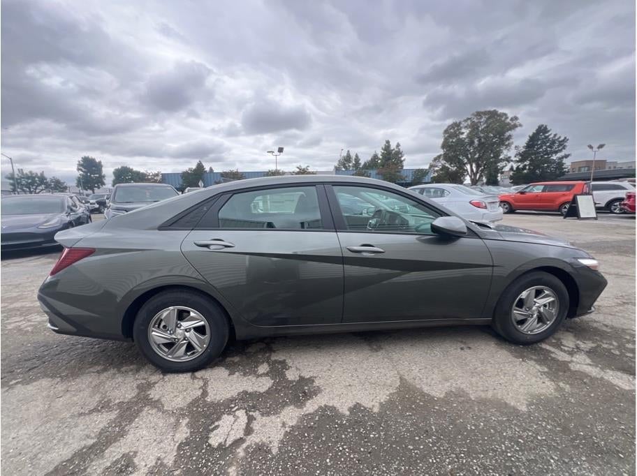 2026 Hyundai ELANTRA SE Sedan 4D
