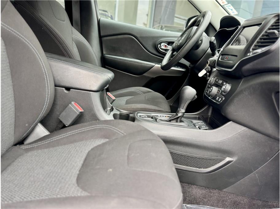 2019 Jeep Cherokee Latitude Sport Utility 4D