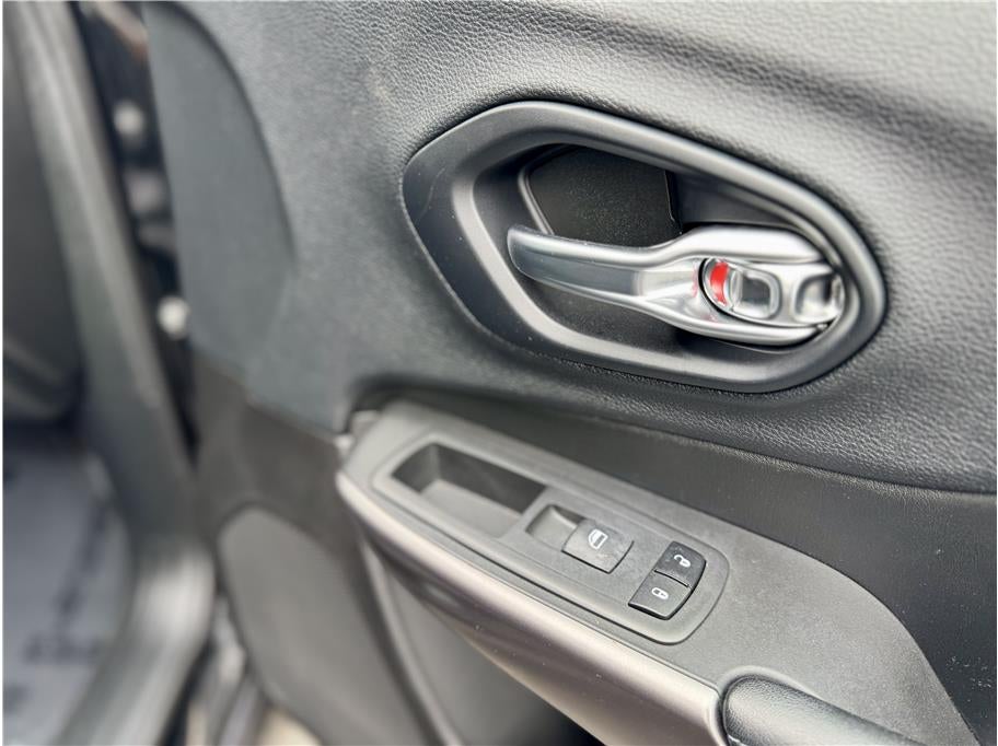 2019 Jeep Cherokee Latitude Sport Utility 4D