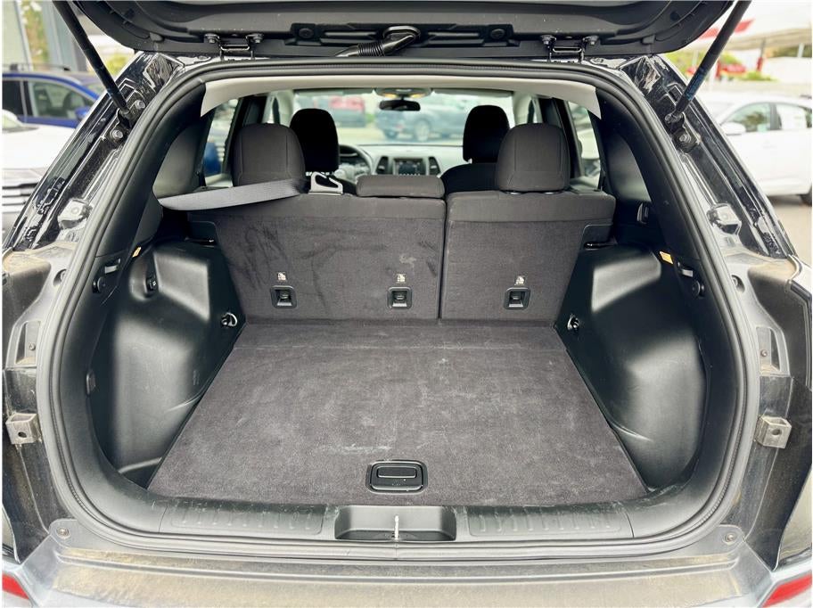 2019 Jeep Cherokee Latitude Sport Utility 4D