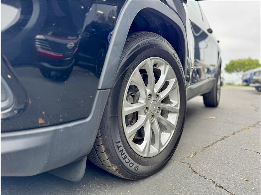 2019 Jeep Cherokee Latitude Sport Utility 4D