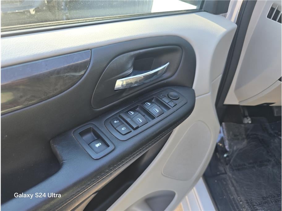 2017 Dodge Grand Caravan Passenger SE Minivan 4D