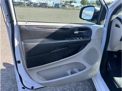 2017 Dodge Grand Caravan Passenger SE Minivan 4D