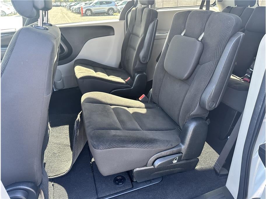 2017 Dodge Grand Caravan Passenger SE Minivan 4D