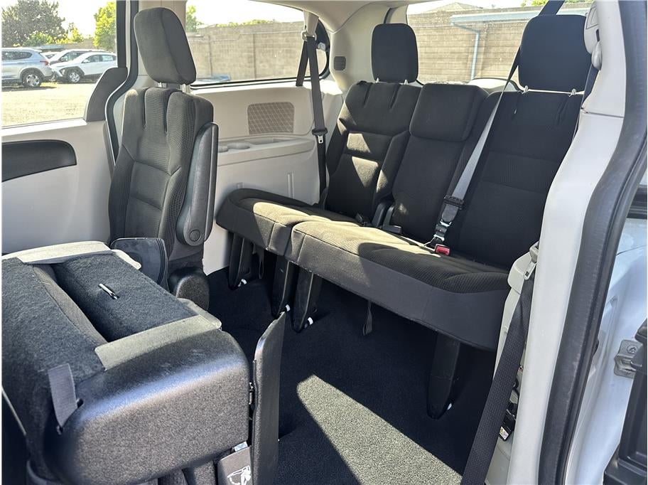 2017 Dodge Grand Caravan Passenger SE Minivan 4D