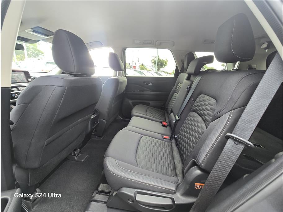 2022 Nissan Pathfinder SV Sport Utility 4D