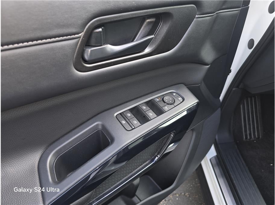 2024 Nissan Pathfinder SV Sport Utility 4D