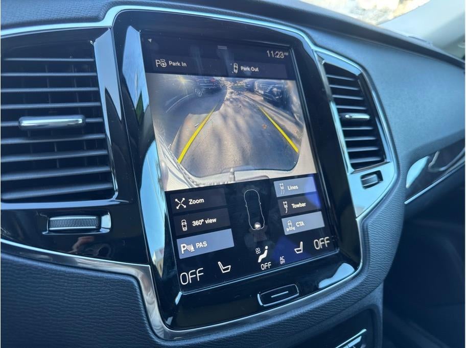 2018 Volvo XC90 T6 Momentum Sport Utility 4D