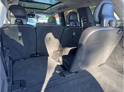 2018 Volvo XC90 T6 Momentum Sport Utility 4D