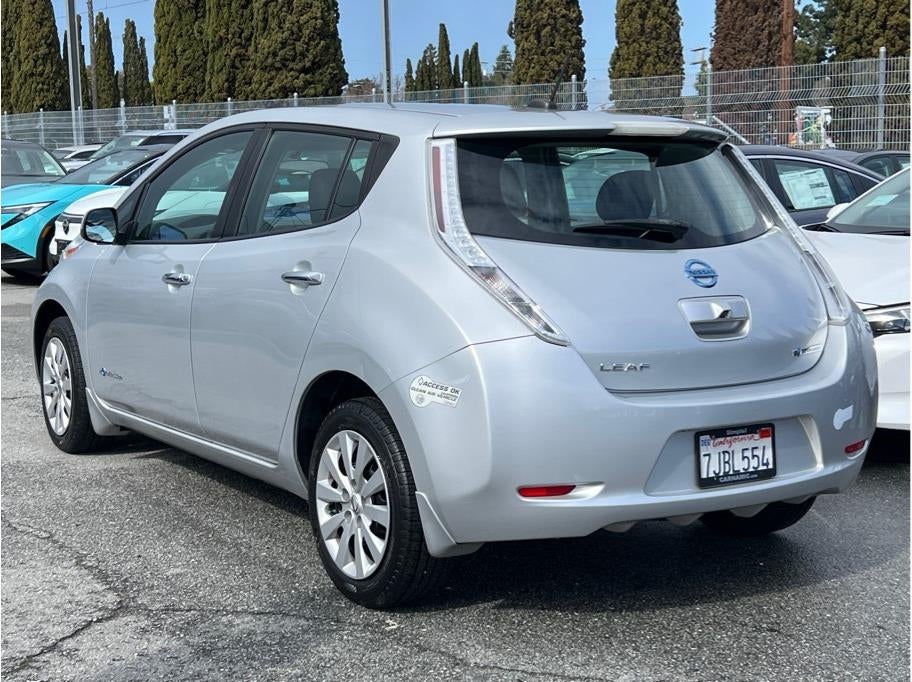 2015 Nissan LEAF S Hatchback 4D
