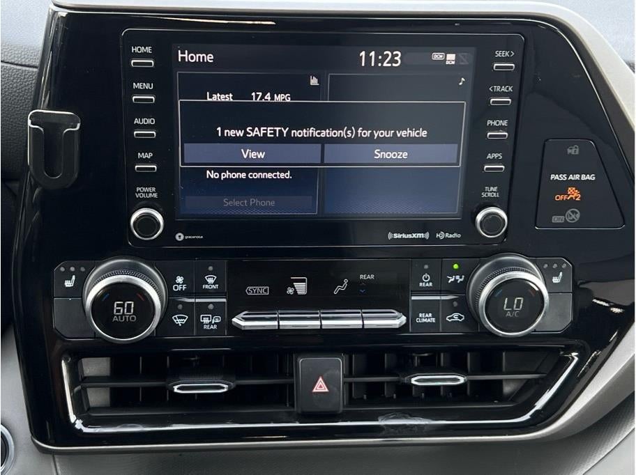 2021 Toyota Highlander XLE Sport Utility 4D