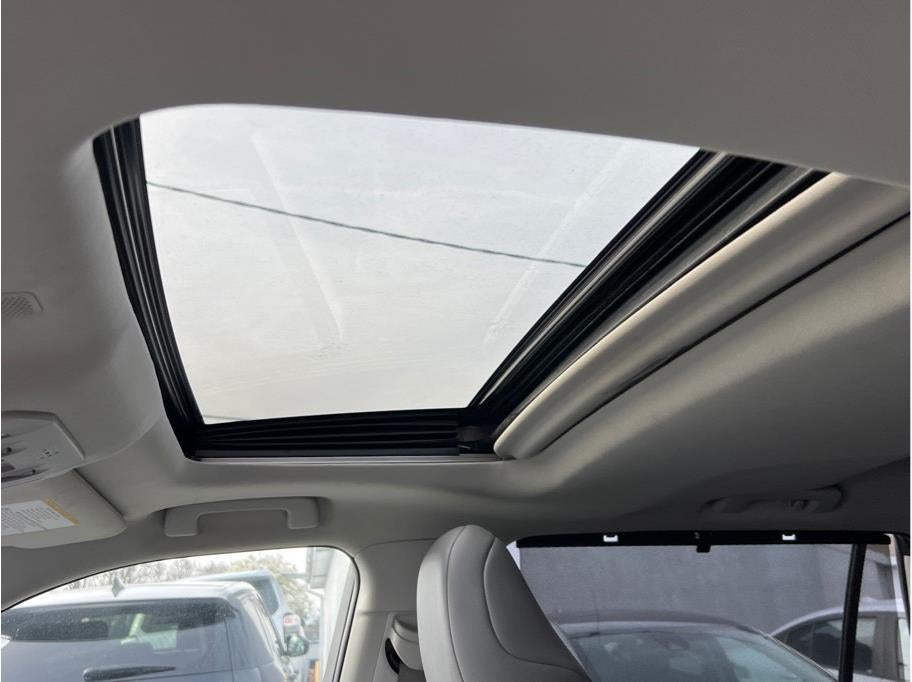 2021 Toyota Highlander XLE Sport Utility 4D