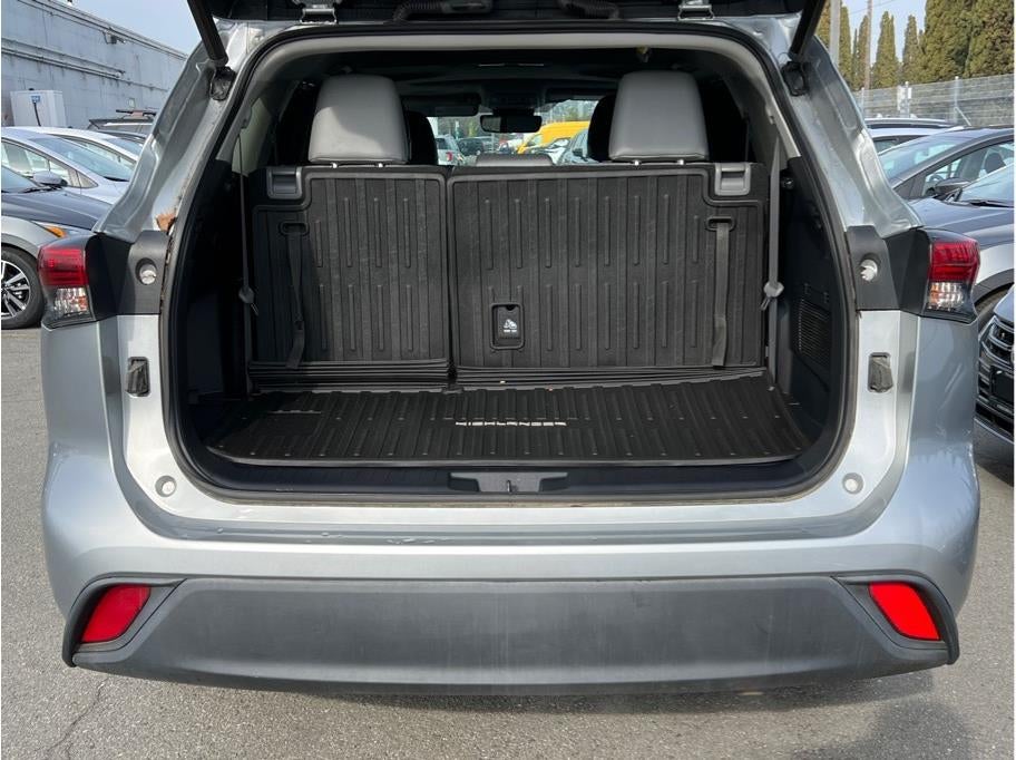 2021 Toyota Highlander XLE Sport Utility 4D