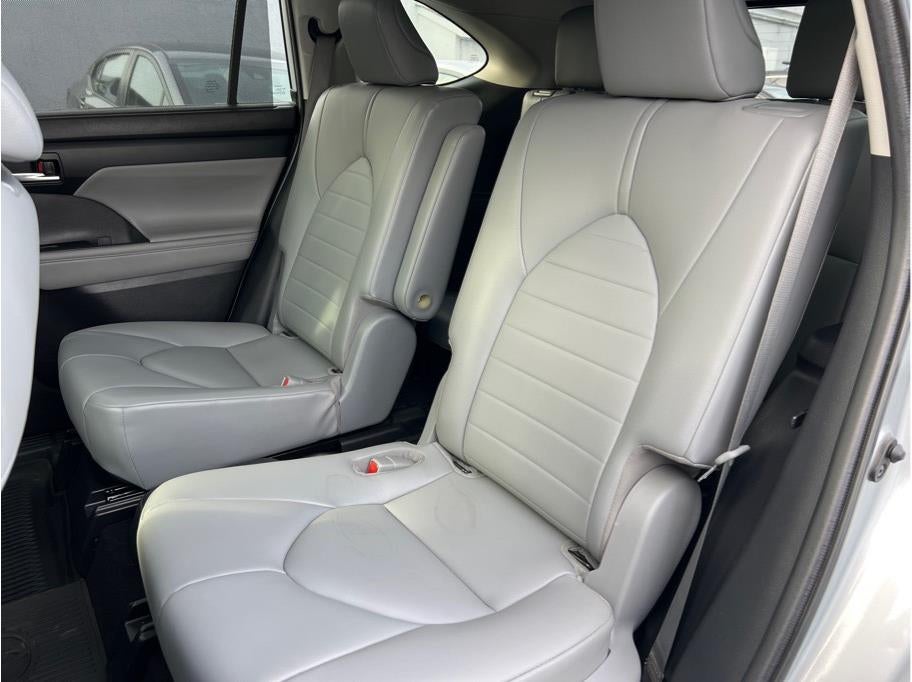 2021 Toyota Highlander XLE Sport Utility 4D