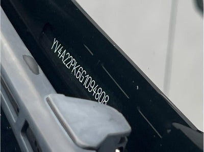 2016 Volvo XC90 T6 Momentum Sport Utility 4D