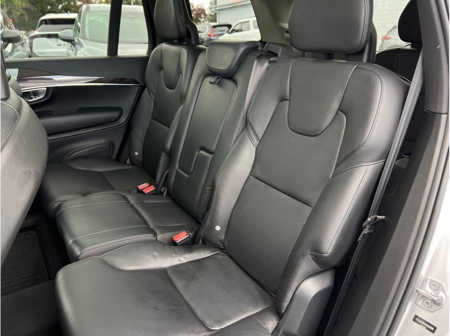 2016 Volvo XC90 T6 Momentum Sport Utility 4D