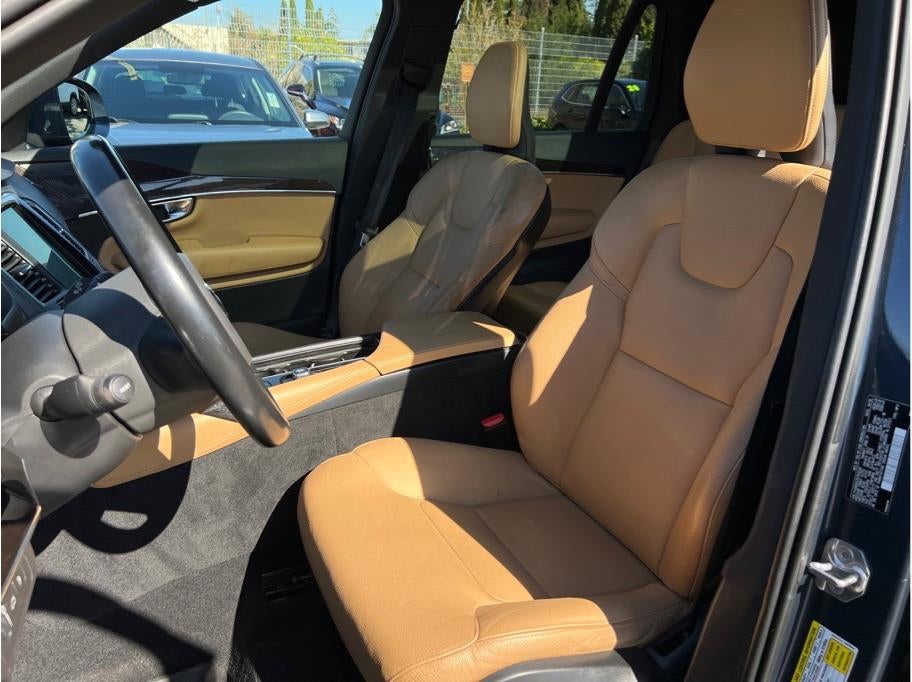 2019 Volvo XC90 T8 Momentum Sport Utility 4D