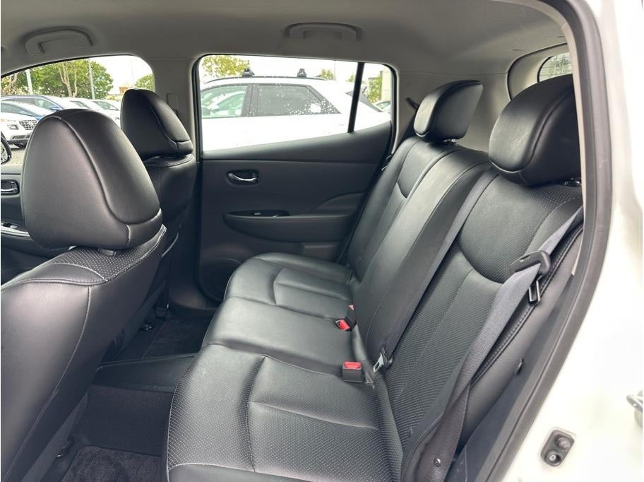 2016 Nissan LEAF SL Hatchback 4D